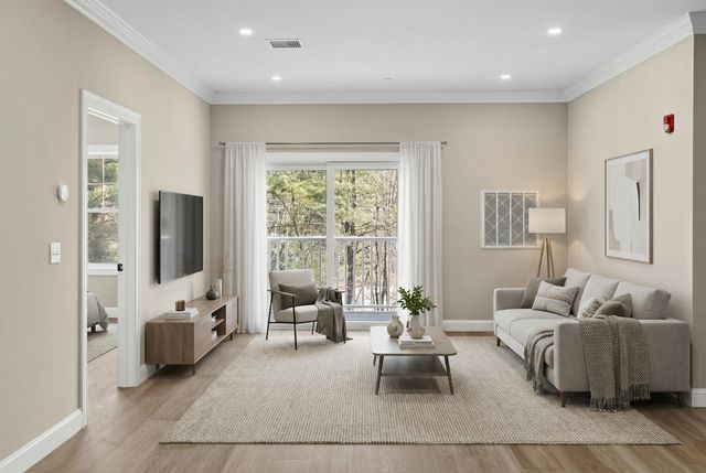 10100 S Willow St Unit 208, Manchester, NH 03103