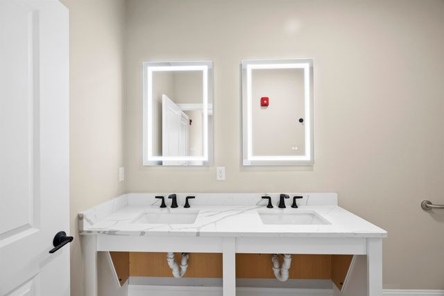 10100 S Willow St Unit 208, Manchester, NH 03103