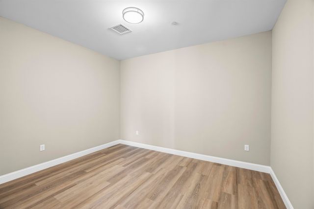 10100 S Willow St Unit 208, Manchester, NH 03103