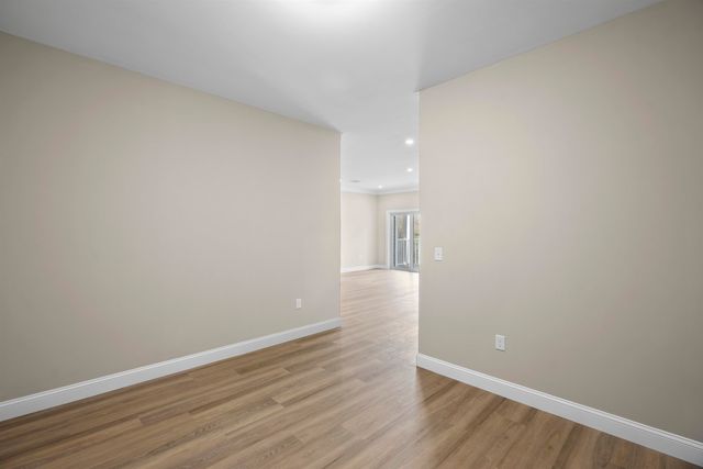 10100 S Willow St Unit 208, Manchester, NH 03103