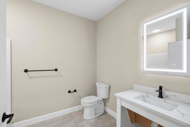 10100 S Willow St Unit 208, Manchester, NH 03103