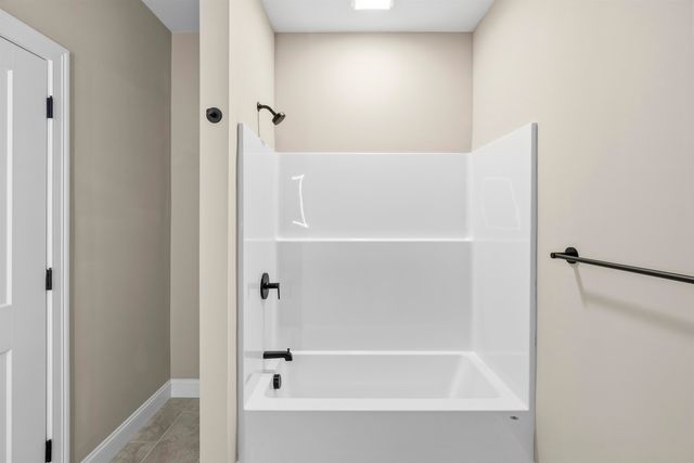 10100 S Willow St Unit 208, Manchester, NH 03103