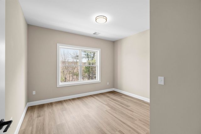 10100 S Willow St Unit 208, Manchester, NH 03103