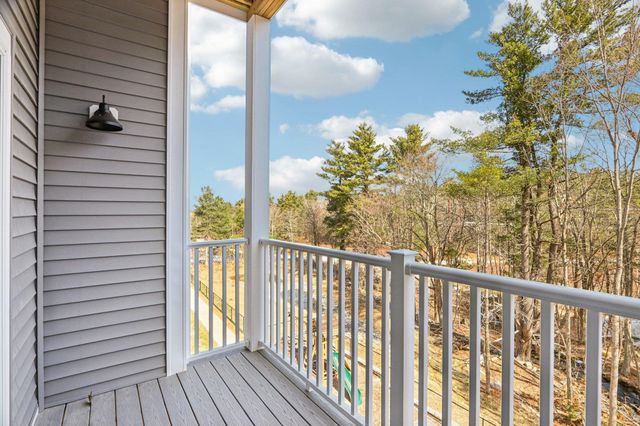 10100 S Willow St Unit 208, Manchester, NH 03103