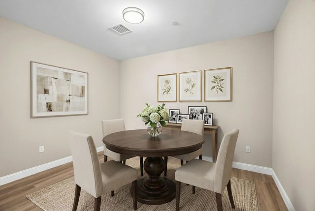 10100 S Willow St Unit 208, Manchester, NH 03103