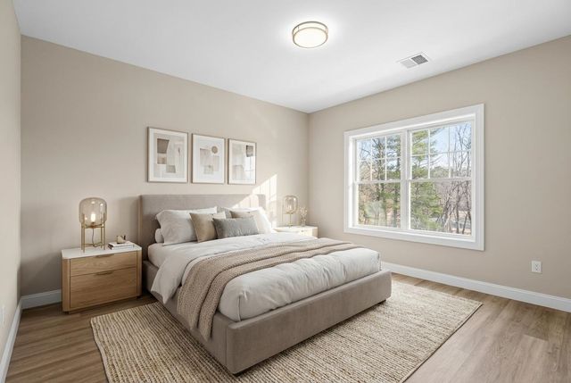 10100 S Willow St Unit 208, Manchester, NH 03103