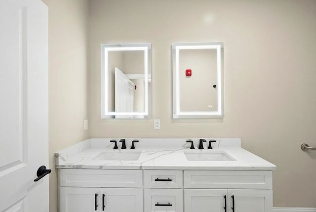 10100 S Willow St Unit 208, Manchester, NH 03103