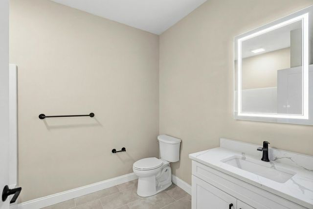 10100 S Willow St Unit 208, Manchester, NH 03103