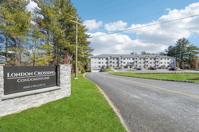 10100 S Willow St Unit 208, Manchester, NH 03103