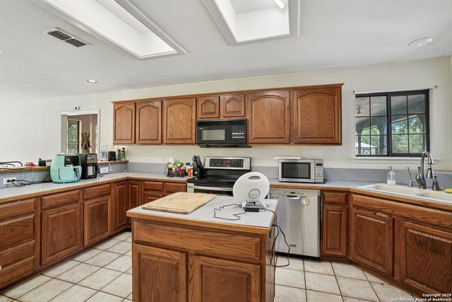 1290 Hidden Oaks, Bulverde, TX 78163