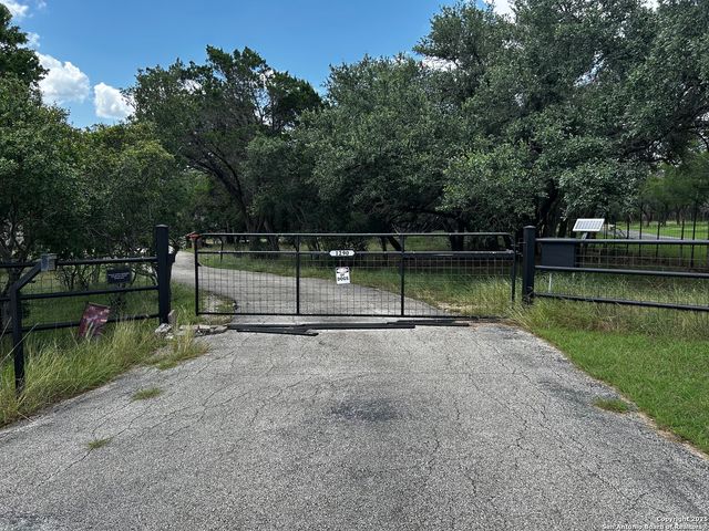 1290 Hidden Oaks, Bulverde, TX 78163
