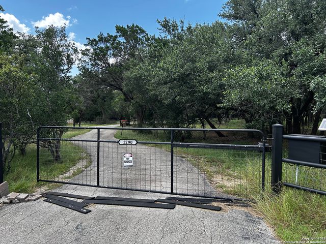 1290 Hidden Oaks, Bulverde, TX 78163