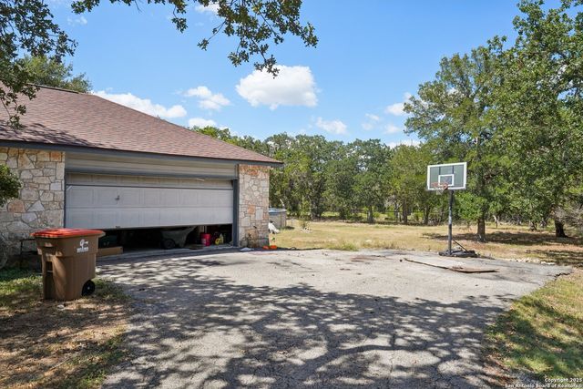 1290 Hidden Oaks, Bulverde, TX 78163