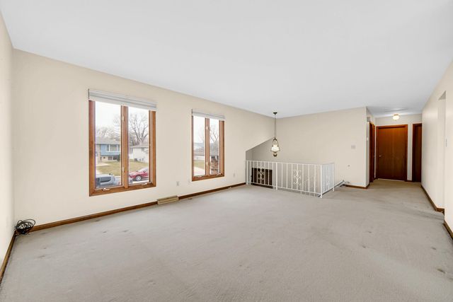 1755 Selo Drive, Schererville, IN 46375