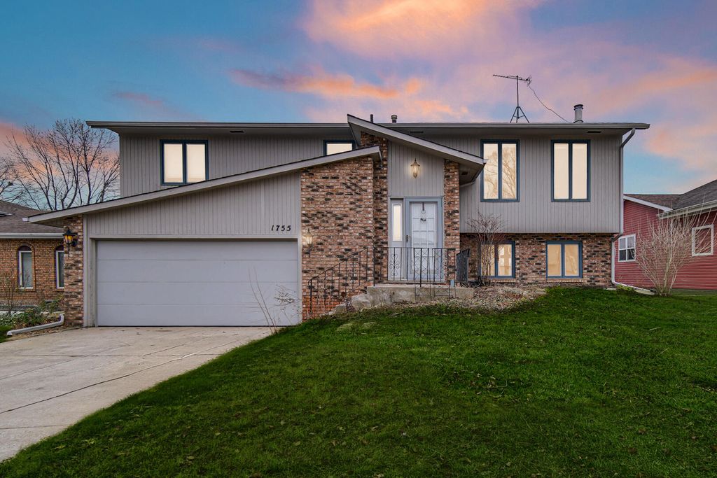 1755 Selo Drive, Schererville, IN 46375