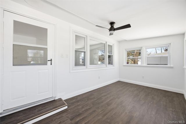 78 Roslyn Street, Islip Terrace, NY 11752