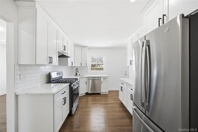 78 Roslyn Street, Islip Terrace, NY 11752