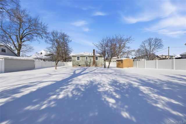 78 Roslyn Street, Islip Terrace, NY 11752