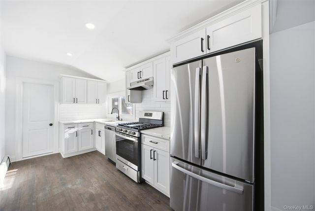 78 Roslyn Street, Islip Terrace, NY 11752