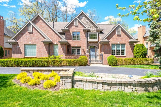 4502 Forest Edge Lane, West Bloomfield Charter Township, MI 48323
