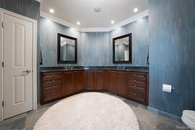 4502 Forest Edge Lane, West Bloomfield Charter Township, MI 48323