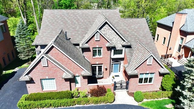 4502 Forest Edge Lane, West Bloomfield Charter Township, MI 48323