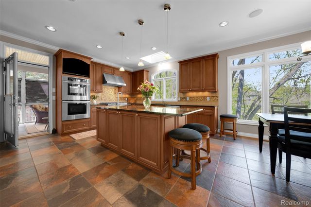 4502 Forest Edge Lane, West Bloomfield Charter Township, MI 48323