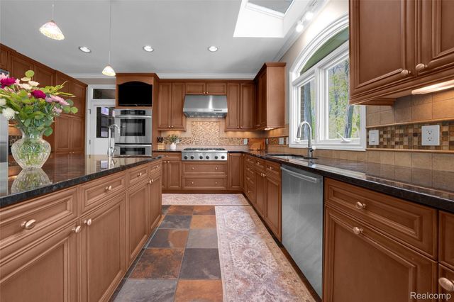 4502 Forest Edge Lane, West Bloomfield Charter Township, MI 48323