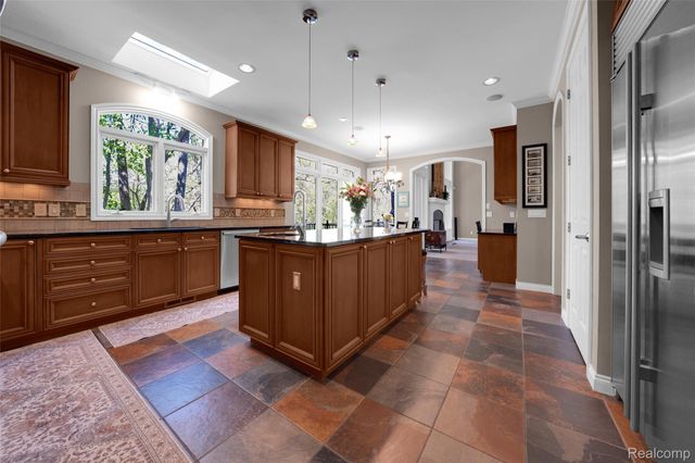 4502 Forest Edge Lane, West Bloomfield Charter Township, MI 48323