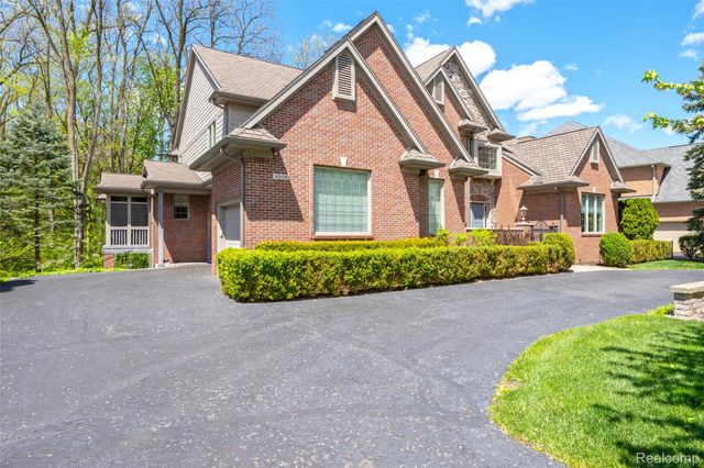4502 Forest Edge Lane, West Bloomfield Charter Township, MI 48323