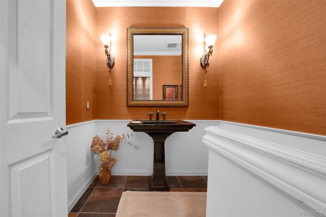 4502 Forest Edge Lane, West Bloomfield Charter Township, MI 48323