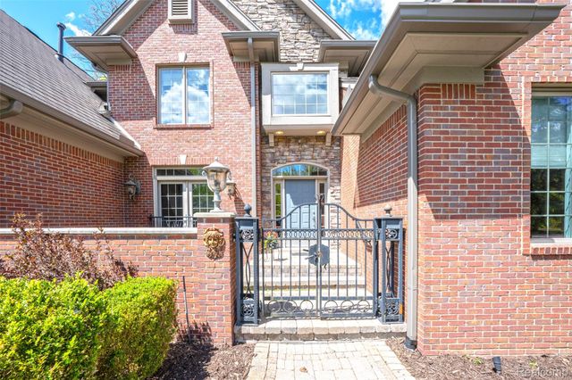 4502 Forest Edge Lane, West Bloomfield Charter Township, MI 48323