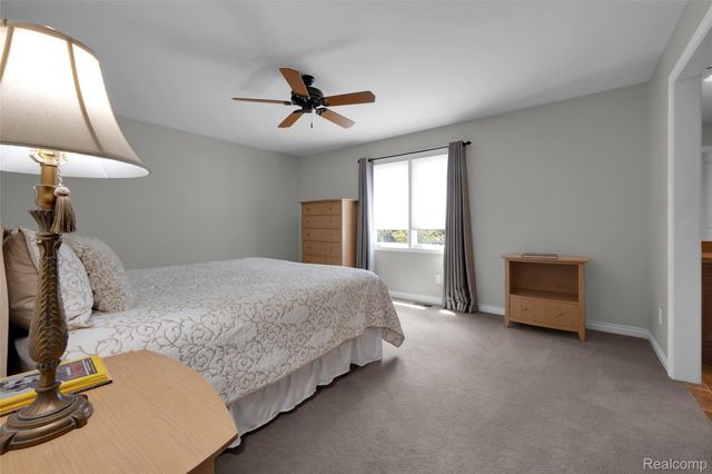4502 Forest Edge Lane, West Bloomfield Charter Township, MI 48323