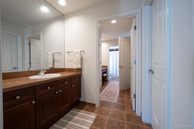4502 Forest Edge Lane, West Bloomfield Charter Township, MI 48323