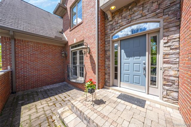 4502 Forest Edge Lane, West Bloomfield Charter Township, MI 48323