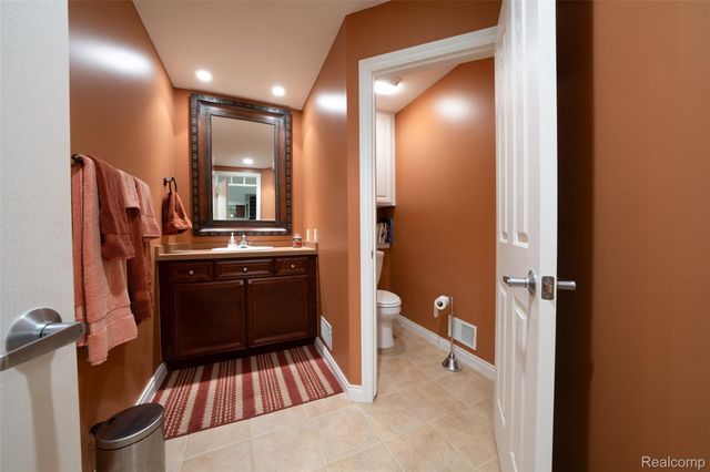 4502 Forest Edge Lane, West Bloomfield Charter Township, MI 48323