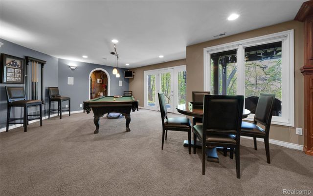 4502 Forest Edge Lane, West Bloomfield Charter Township, MI 48323