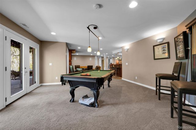 4502 Forest Edge Lane, West Bloomfield Charter Township, MI 48323