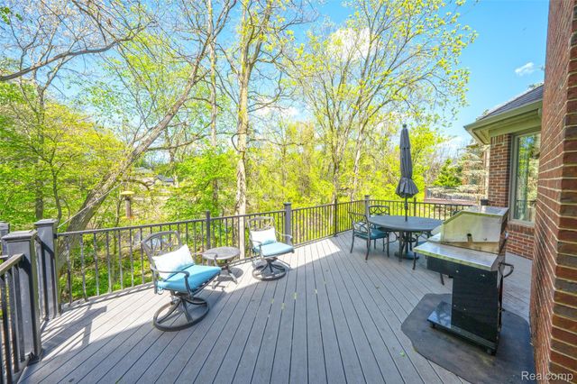 4502 Forest Edge Lane, West Bloomfield Charter Township, MI 48323