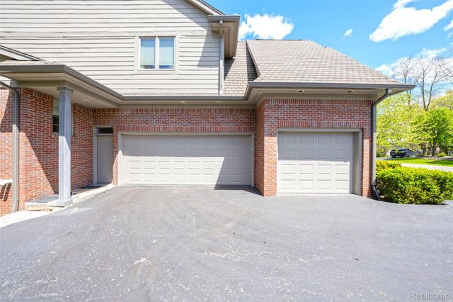4502 Forest Edge Lane, West Bloomfield Charter Township, MI 48323
