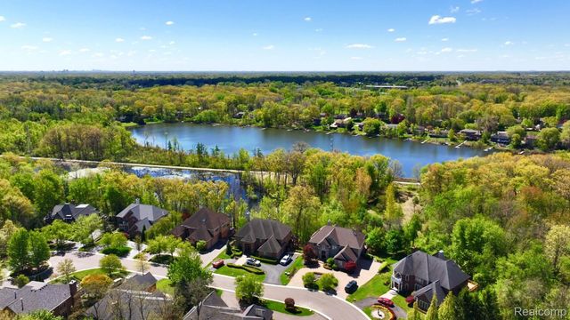 4502 Forest Edge Lane, West Bloomfield Charter Township, MI 48323