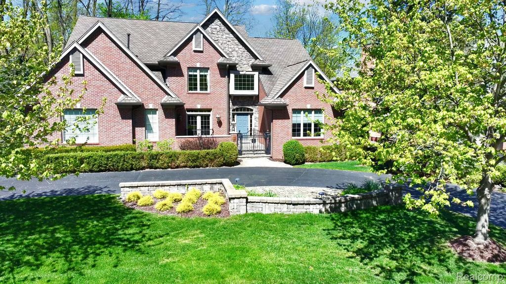 4502 Forest Edge Lane, West Bloomfield Charter Township, MI 48323