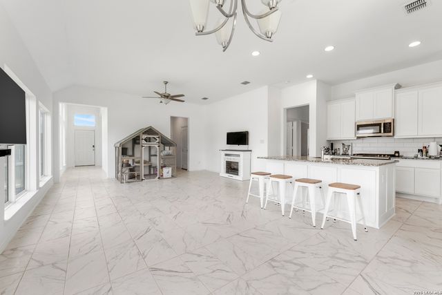 667 Arroyo Sierra, New Braunfels, TX 78130