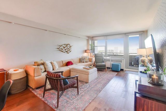 555 W CORNELIA Avenue 1711, Chicago, IL 60657