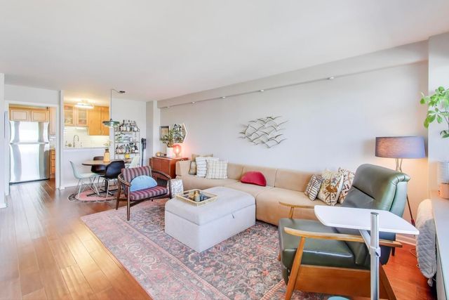 555 W CORNELIA Avenue 1711, Chicago, IL 60657