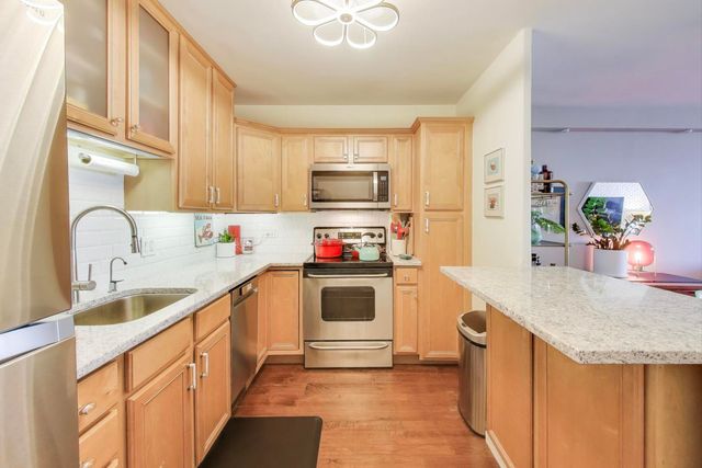 555 W CORNELIA Avenue 1711, Chicago, IL 60657