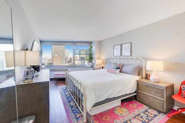 555 W CORNELIA Avenue 1711, Chicago, IL 60657