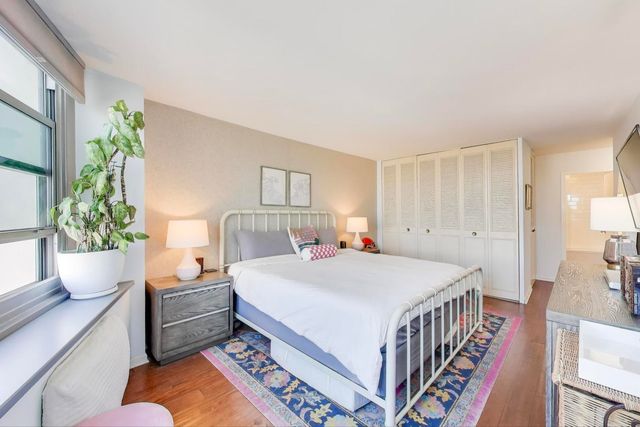 555 W CORNELIA Avenue 1711, Chicago, IL 60657