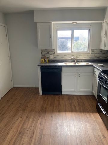 92 Olesen Drive 300, Naperville, IL 60540