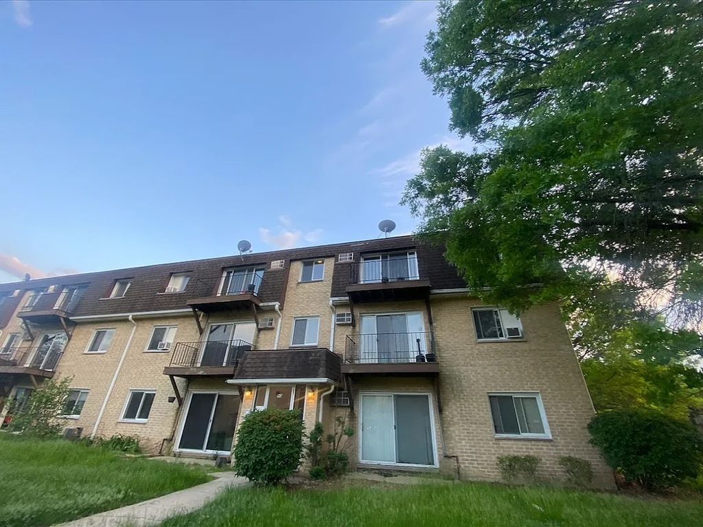 92 Olesen Drive 300, Naperville, IL 60540